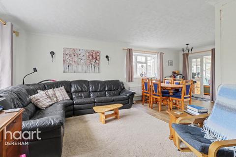 3 bedroom detached bungalow for sale, Nelson Court, Thetford