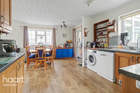 3 bedroom detached bungalow for sale, Nelson Court, Thetford