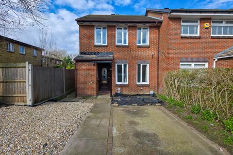 3 bedroom end of terrace house to rent, Carronade Place, West Thamesmead, London, SE28