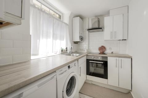 Studio to rent, Gatliff Close, Ebury Bridge Road, London, SW1W