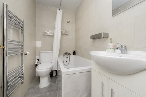 Studio to rent, Gatliff Close, Ebury Bridge Road, London, SW1W