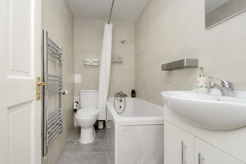 Studio to rent, Gatliff Close, Ebury Bridge Road, London, SW1W