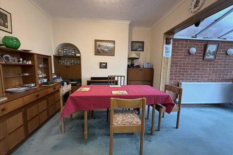3 bedroom terraced house for sale, Cross Road, Hanworth
