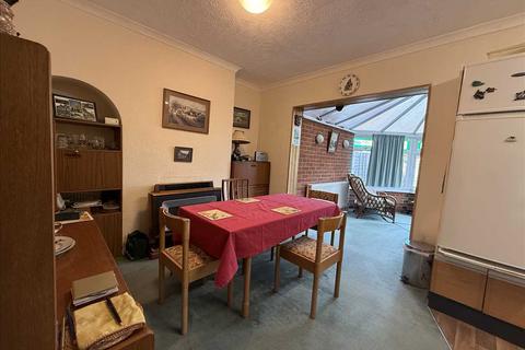 3 bedroom terraced house for sale, Cross Road, Hanworth