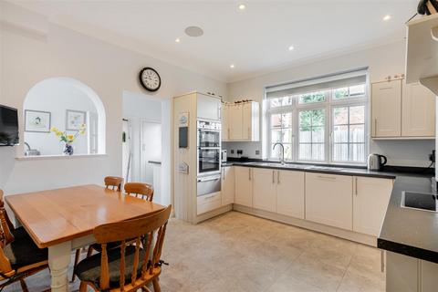 5 bedroom detached house for sale, Furze Hill, Kingswood
