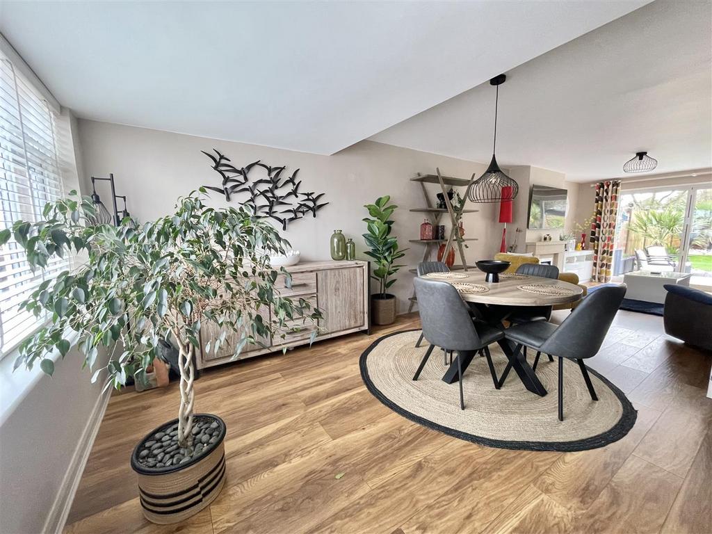 Lounge / Dining Room