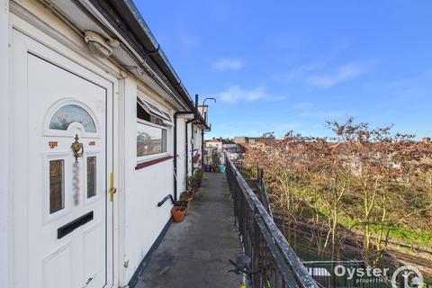 2 bedroom flat for sale, Kingsbury Road, London, NW9