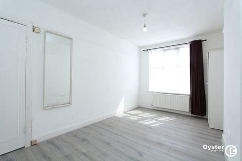 2 bedroom flat for sale, Kingsbury Road, London, NW9