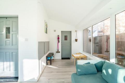 3 bedroom detached house for sale, Chatsworth Avenue, Strensall, York
