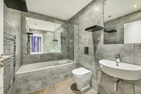 2 bedroom flat for sale, Gerards Place, London, SW4