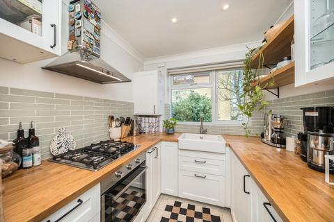 2 bedroom flat for sale, Abbots Park, London SW2