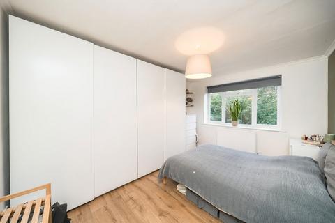 2 bedroom flat for sale, Abbots Park, London SW2