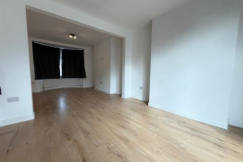 3 bedroom semi-detached house to rent, Henley Road, Leicester