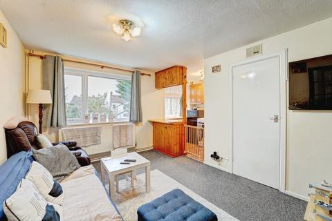 1 bedroom flat for sale, Massey Close, Bedford MK42