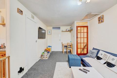 1 bedroom flat for sale, Massey Close, Bedford MK42
