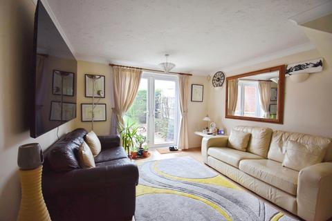 2 bedroom semi-detached house to rent, Wildflower Way, Bedford MK42