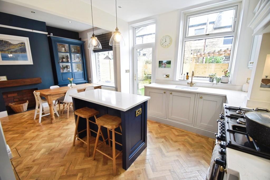 Fb32e767-Kitchen