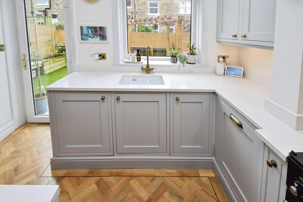 F9887342-Kitchen 203