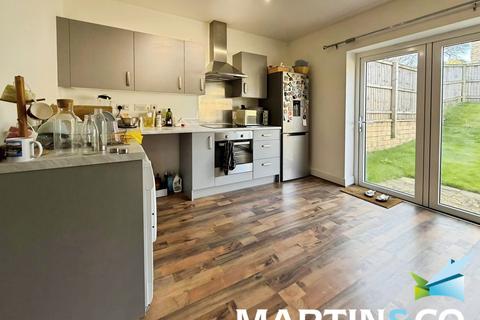 3 bedroom semi-detached house to rent, Galloway Grange, West Yorkshire LS28