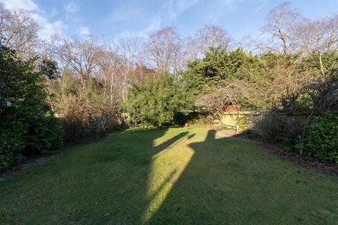4 bedroom detached house for sale, Manor Drive, London N14