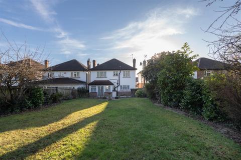 4 bedroom detached house for sale, Manor Drive, London N14