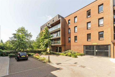 1 bedroom flat to rent, Dowding Drive, London SE9