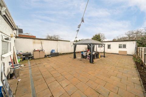 4 bedroom house for sale, Robson Avenue, London NW10