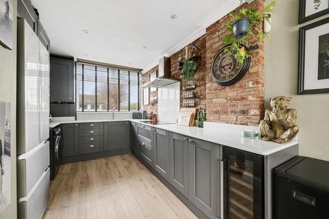 4 bedroom end of terrace house for sale, Woodmere, London SE9