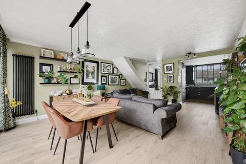 4 bedroom end of terrace house for sale, Woodmere, London SE9