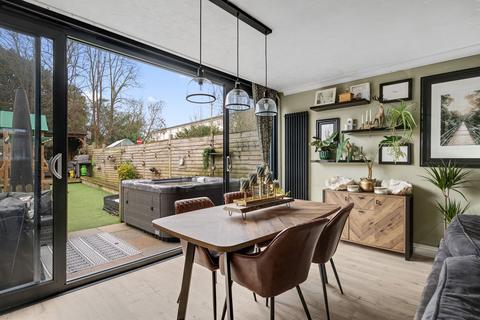 4 bedroom end of terrace house for sale, Woodmere, London SE9