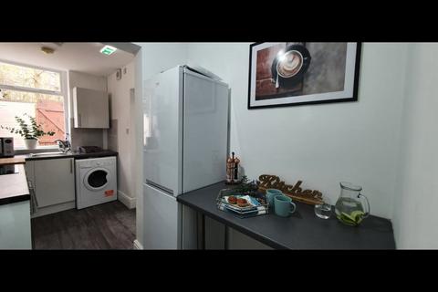 1 bedroom in a house share to rent, 107 Redgrave Street, Oldham