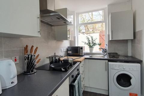 1 bedroom in a house share to rent, 107 Redgrave Street, Oldham