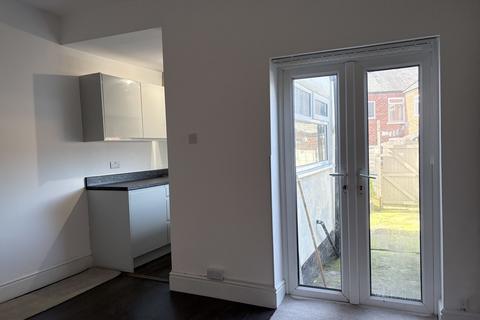 2 bedroom terraced house to rent, Barnsley Street, Stockport