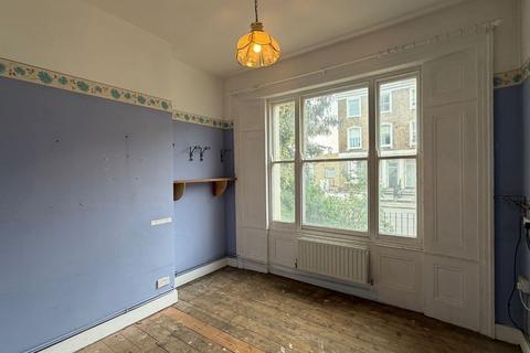 1 bedroom flat for sale, 33B Askew Road, Hammersmith and Fulham, London, W12 9AD