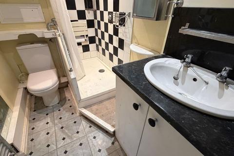 1 bedroom flat for sale, 33B Askew Road, Hammersmith and Fulham, London, W12 9AD