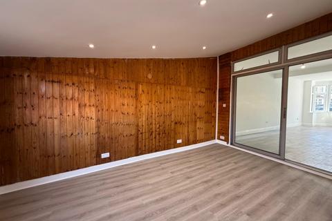 3 bedroom semi-detached house to rent, North Way, Kingsbury NW9