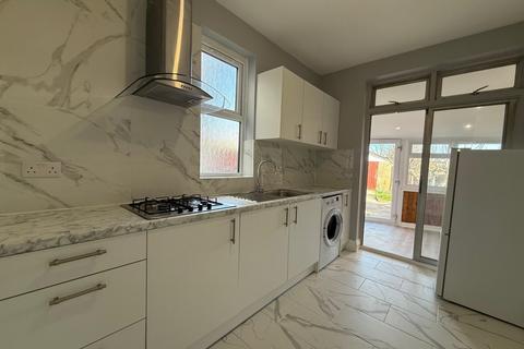 3 bedroom semi-detached house to rent, North Way, Kingsbury NW9