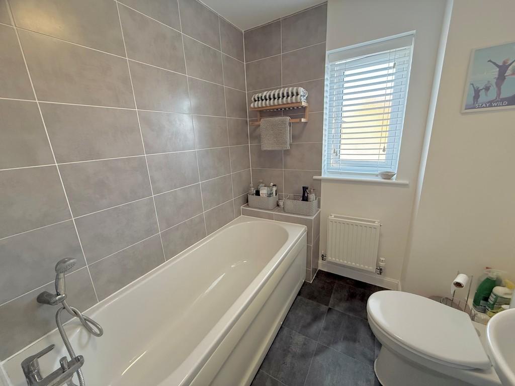 2 Wilcox Way Bathroom