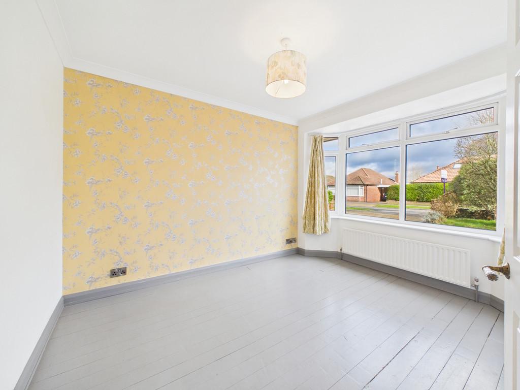 Front bedroom2