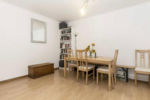 1 bedroom flat to rent, Scotts Road, London W12