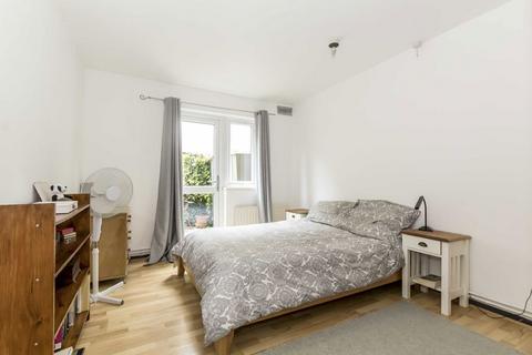 1 bedroom flat to rent, Scotts Road, London W12