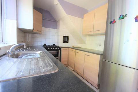 3 bedroom terraced house for sale, Amersham Avenue, London N18