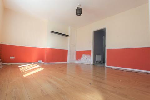 3 bedroom terraced house for sale, Amersham Avenue, London N18