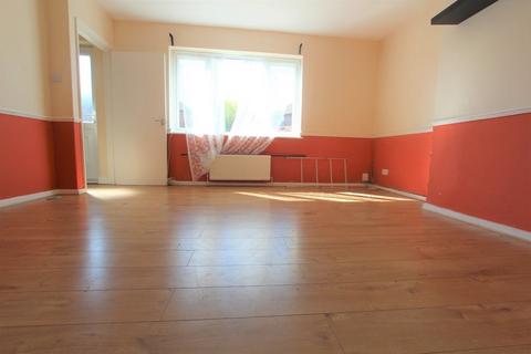 3 bedroom terraced house for sale, Amersham Avenue, London N18