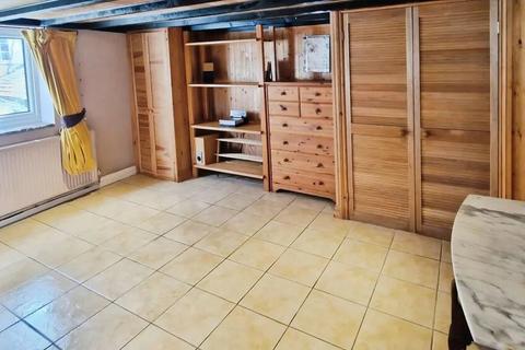 2 bedroom terraced house for sale, South Street, Totnes, Devon.