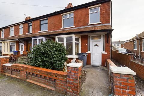 3 bedroom end of terrace house to rent, Harcourt Road, Blackpool FY4
