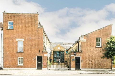 1 bedroom flat for sale, Church Street, Hampton TW12