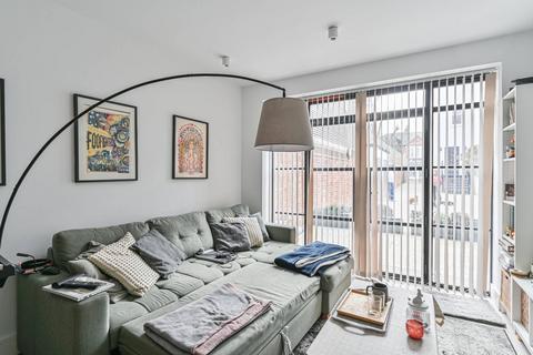 1 bedroom flat to rent, Mitcham Lane, Streatham Park, London, SW16