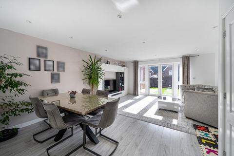 3 bedroom semi-detached house for sale, Blackthorn, Reading RG2