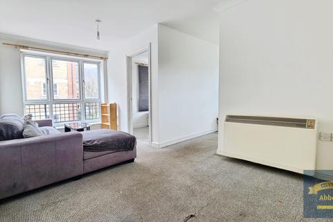 3 bedroom apartment to rent, Albany Gardens, Colchester, CO2